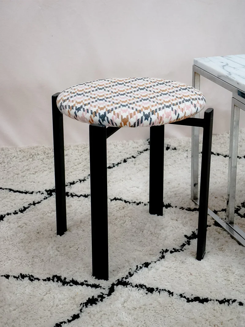 Axel, le tabouret en tissu et métal N°594