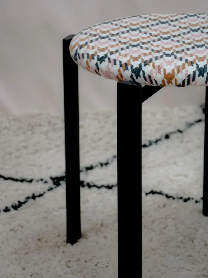 Axel, le tabouret en tissu et métal N°594