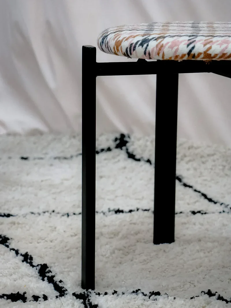 Axel, le tabouret en tissu et métal N°594