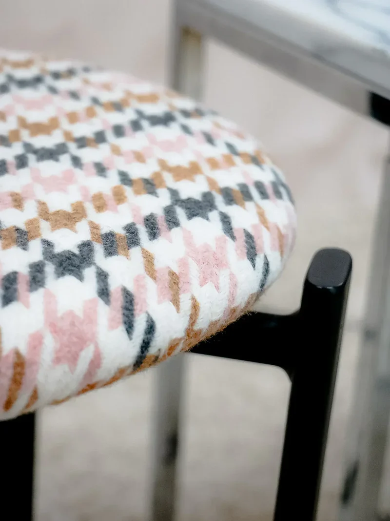 Axel, le tabouret en tissu et métal N°594