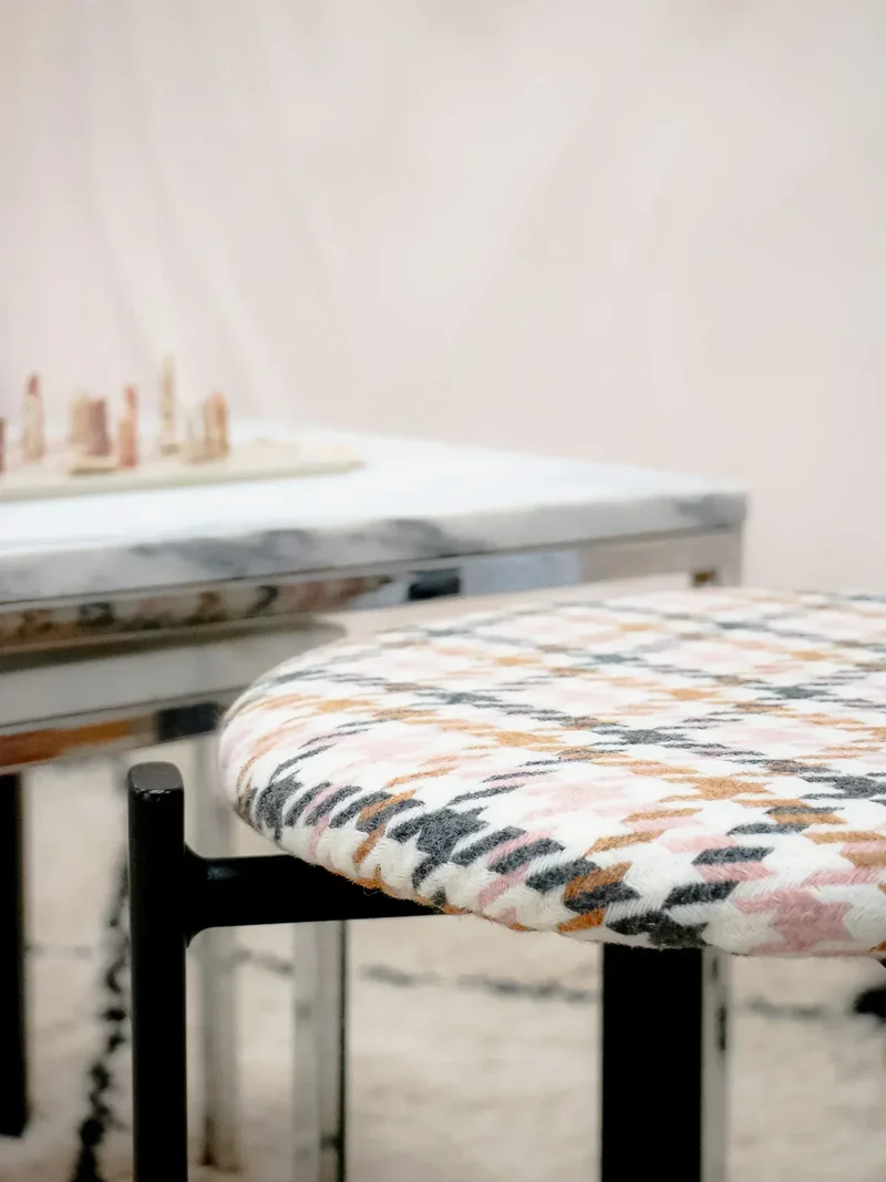 Axel, le tabouret en tissu et métal N°594