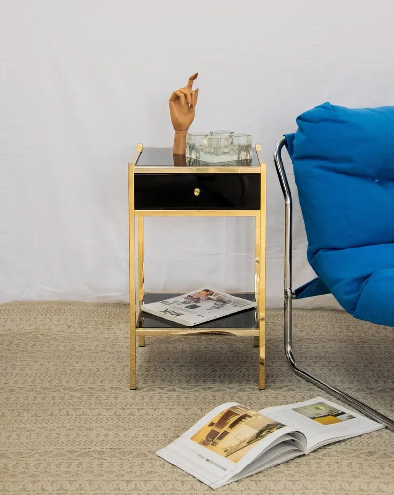 Maïa, la table de chevet dorée N°247