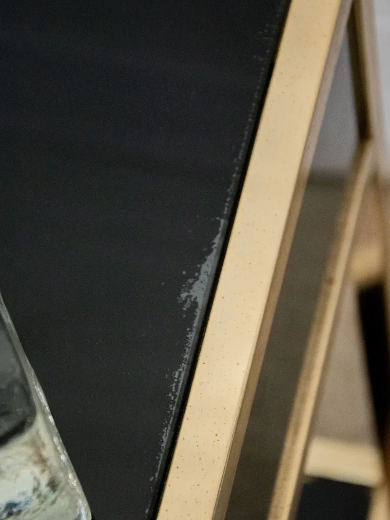 Maïa, la table de chevet dorée N°247