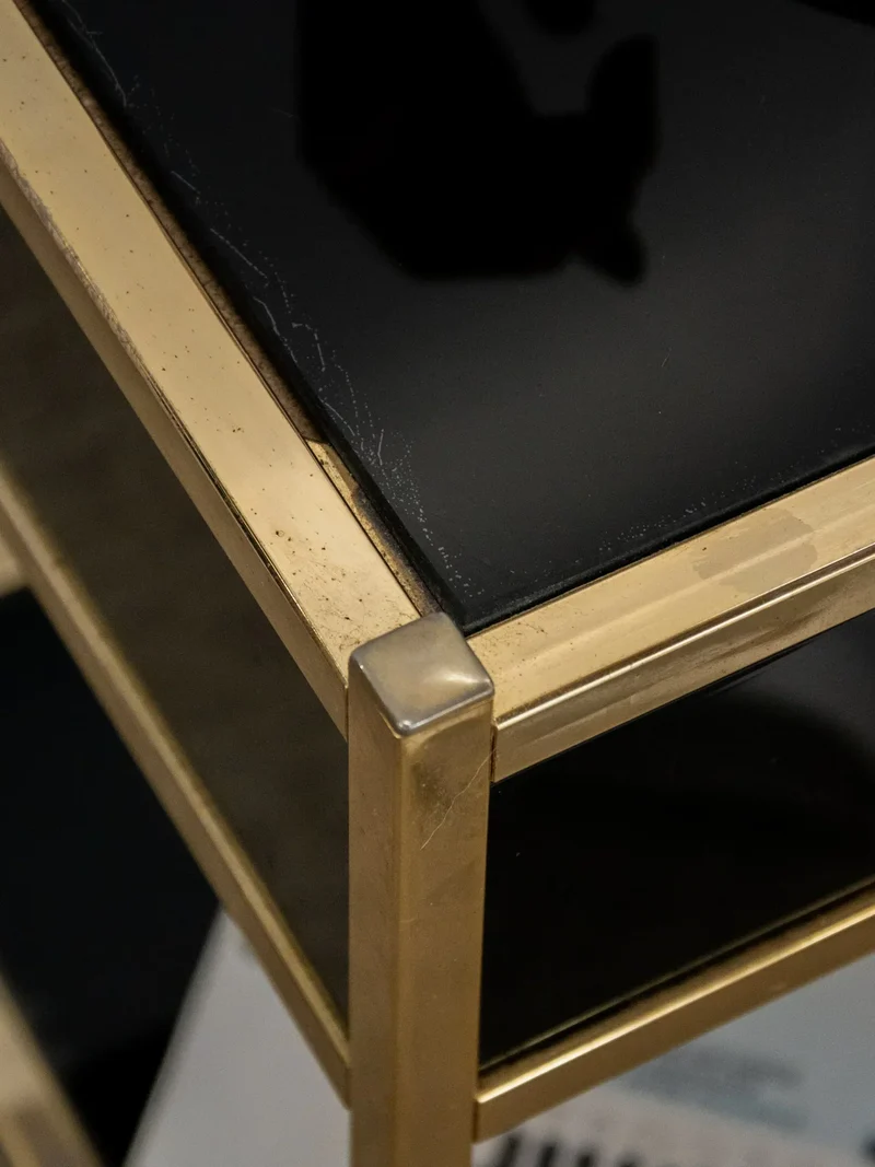 Maïa, la table de chevet dorée N°247