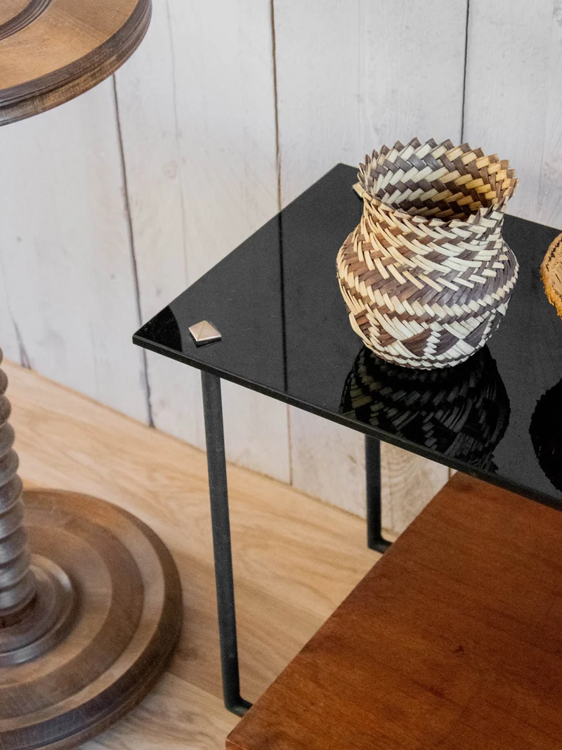 Hanna, la table d'appoint en bois et verre N°1225