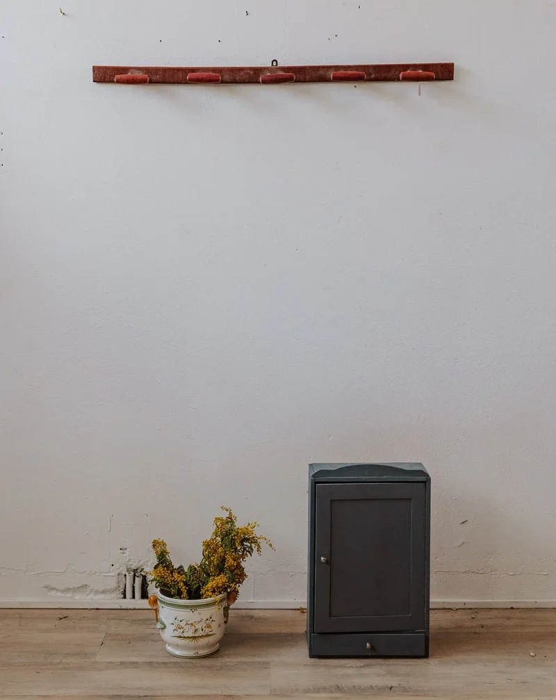 Max, le porte-manteau en bois rouge N°285