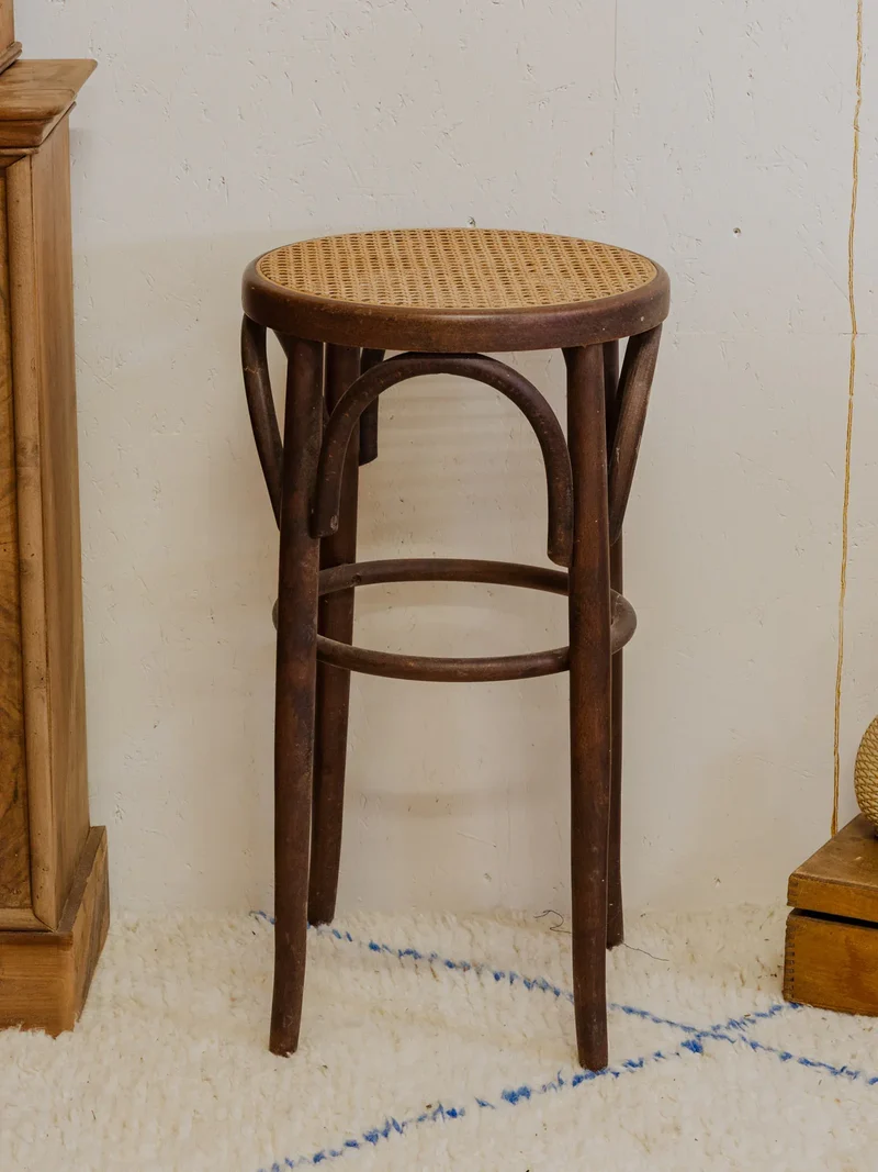 Gaston, le tabouret de bar en bois et cannage N°139