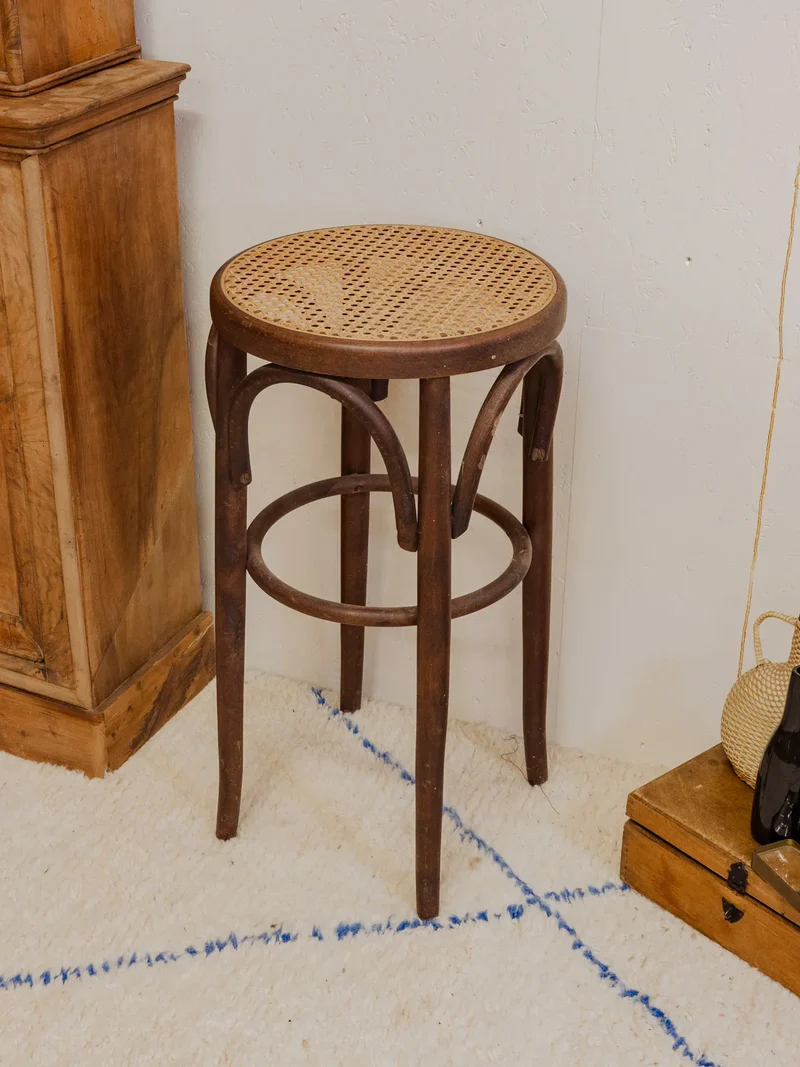 Gaston, le tabouret de bar en bois et cannage N°139