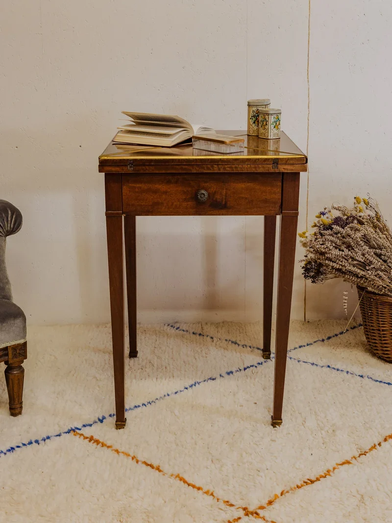 Billie, la table de jeux vintage en acajou N°7