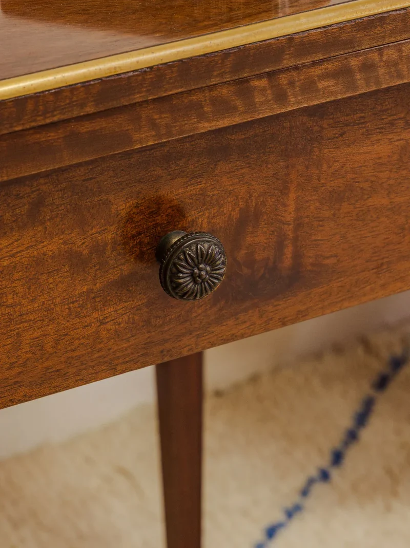 Billie, la table de jeux vintage en acajou N°7