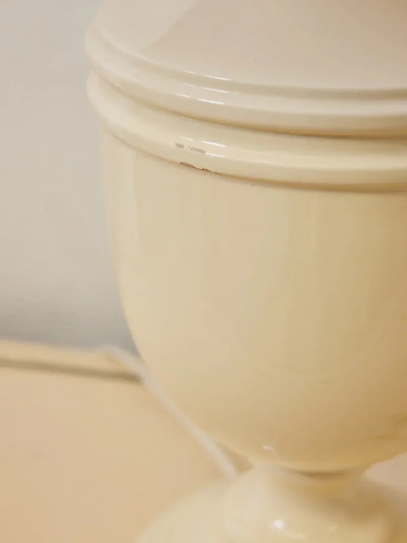 Suzanne, la paire de lampes à poser laqué ivoire N°503