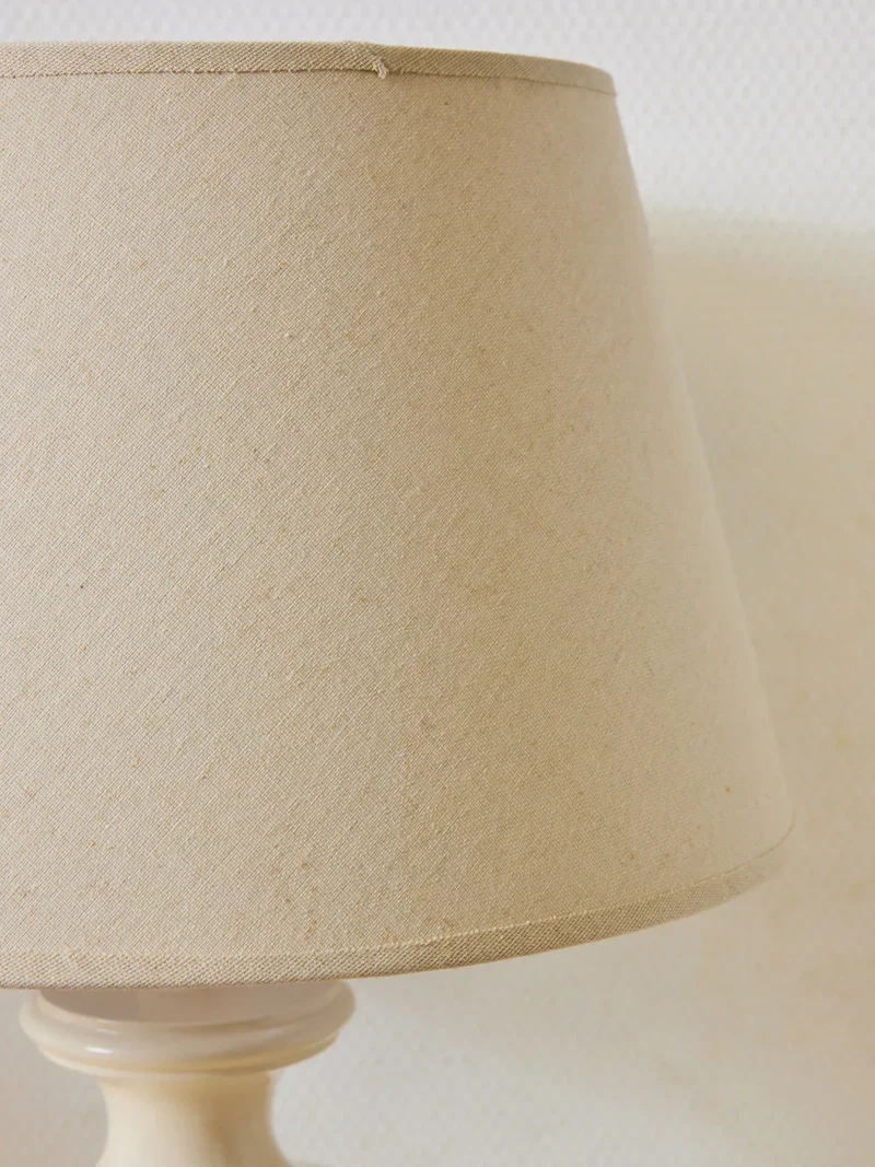 Suzanne, la paire de lampes à poser laqué ivoire N°503