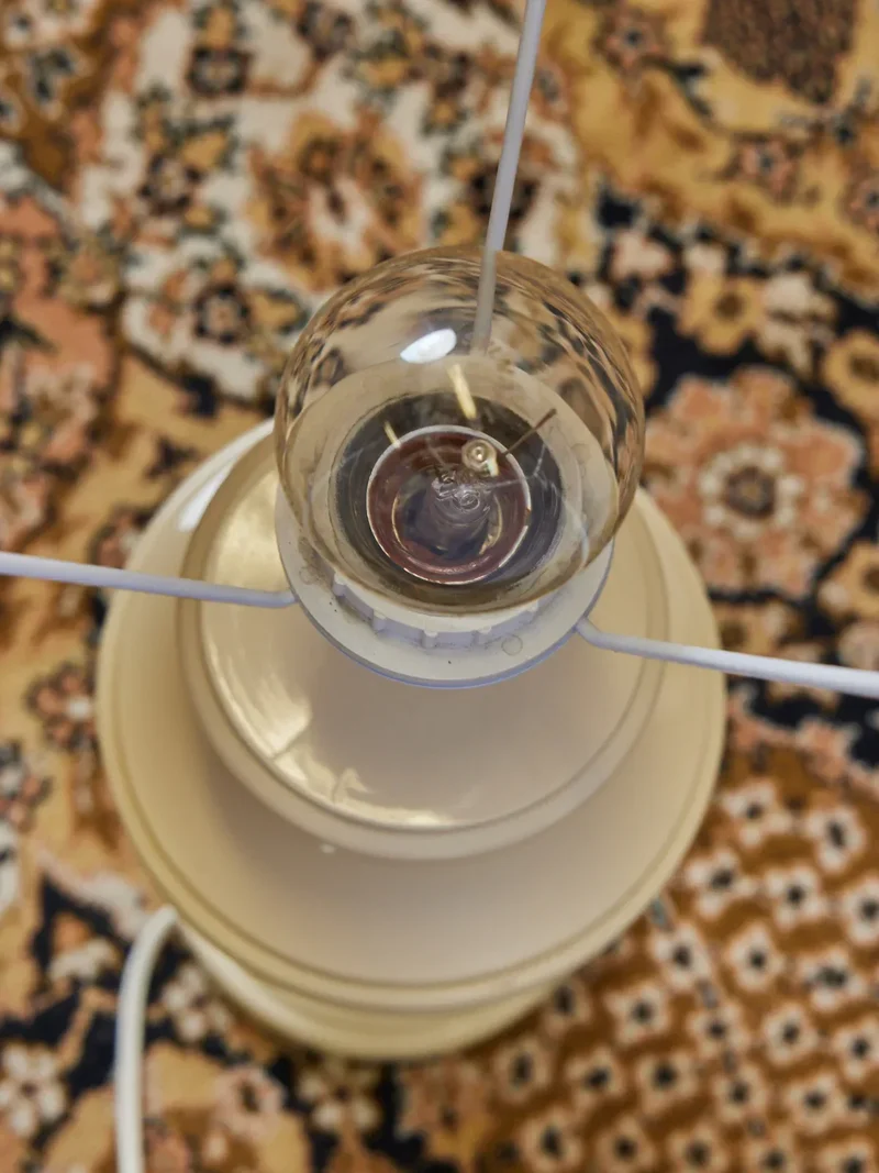 Suzanne, la paire de lampes à poser laqué ivoire N°503