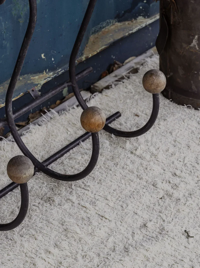 Max, le porte-manteau vintage en métal et bois N°270