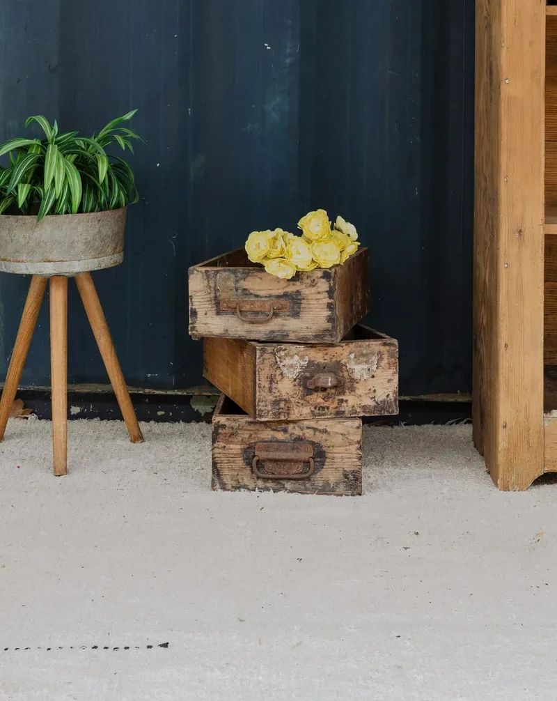 Ambroise, les trois caisses vintages en bois N°837