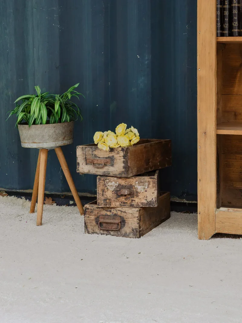 Ambroise, les trois caisses vintages en bois N°837