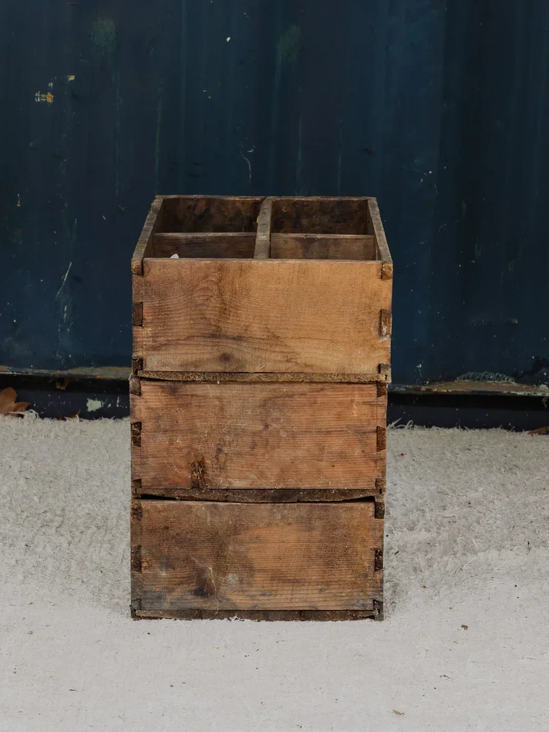 Ambroise, les trois caisses vintages en bois N°837