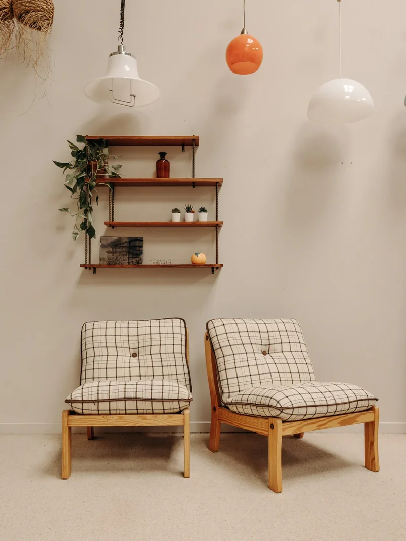 Jakob, le fauteuil en bois et en tissu N°881