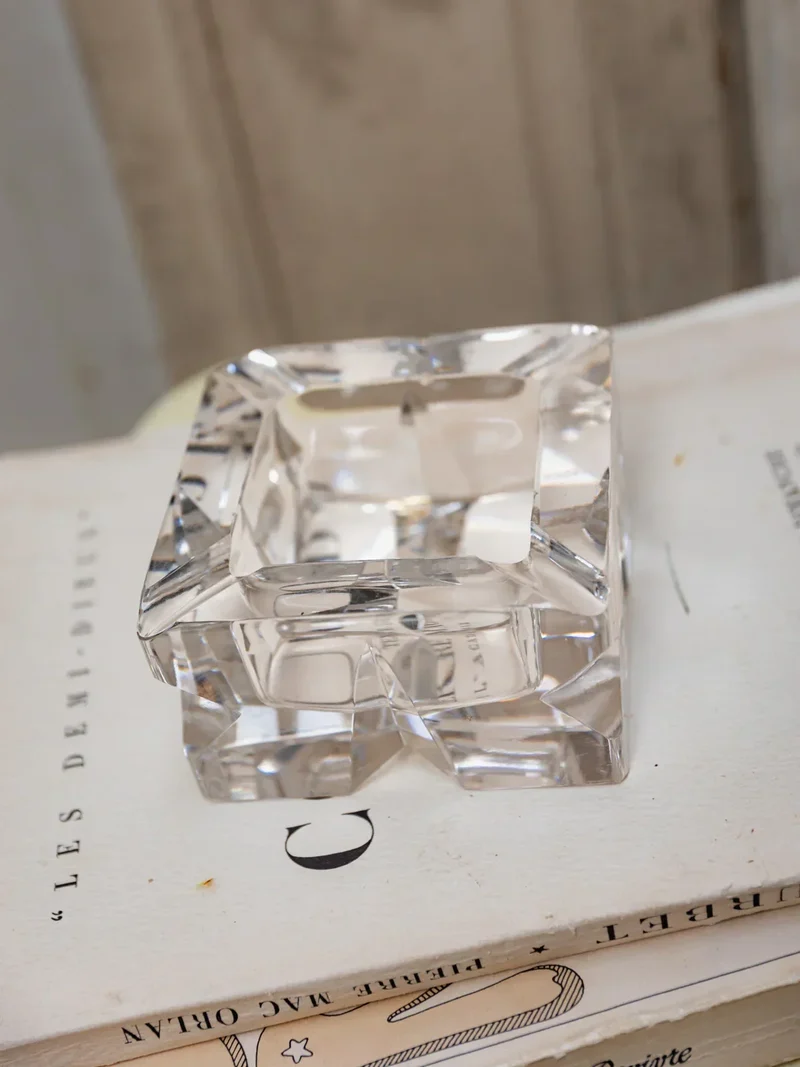 Patrice, le grand cendrier carré en cristal N°66