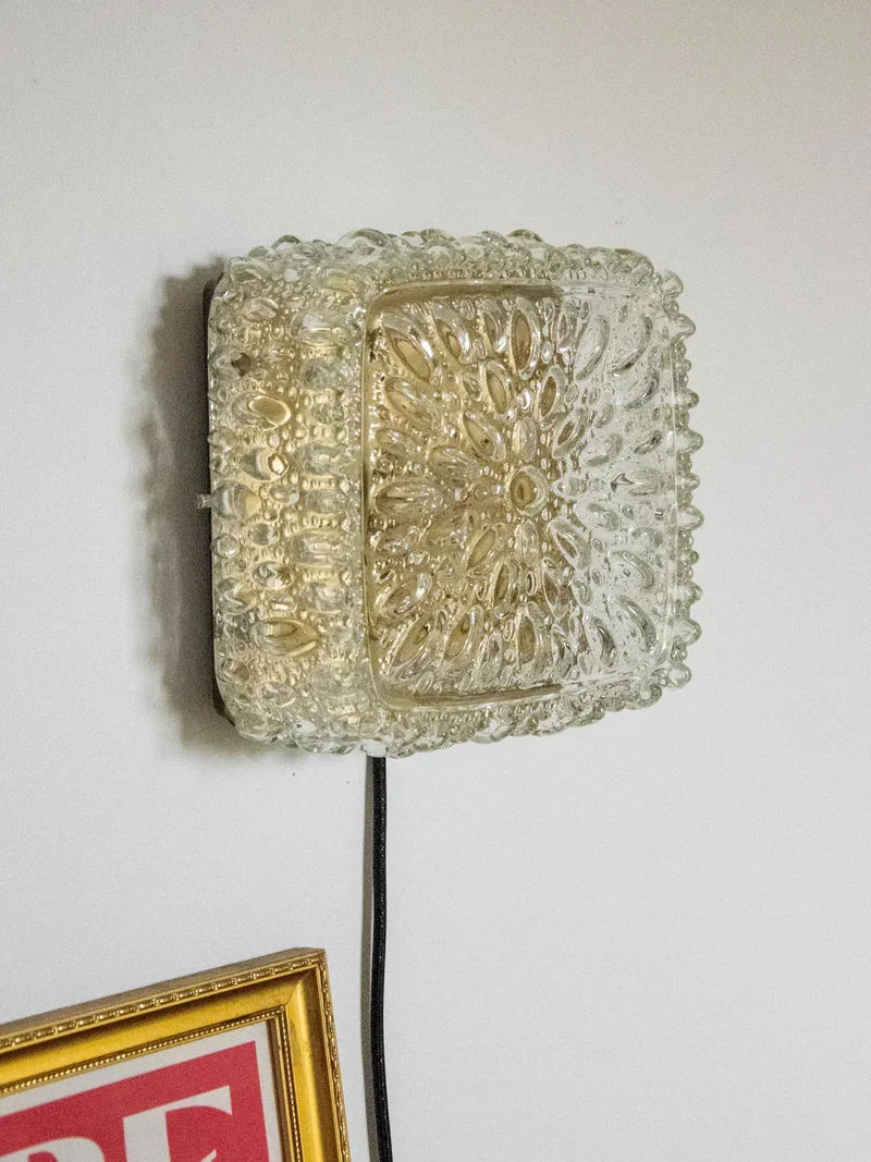 Suzette, l'applique murale carrée en verre N°179