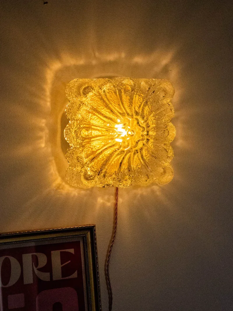 Suzette, l'applique carrée dorée en verre N°180