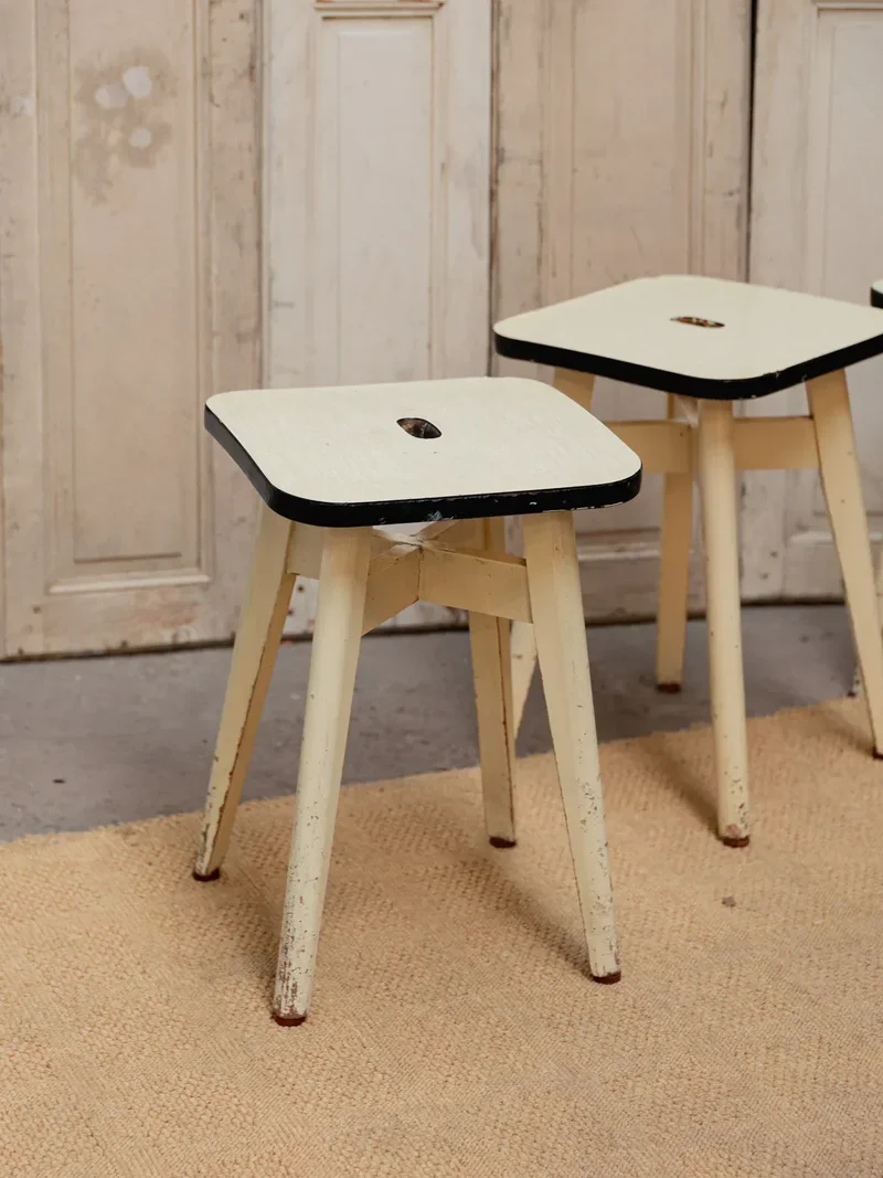 Regis, le tabouret Mado en bois et formica N°863
