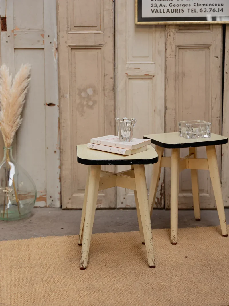 Regis, le tabouret Mado en bois et formica N°863