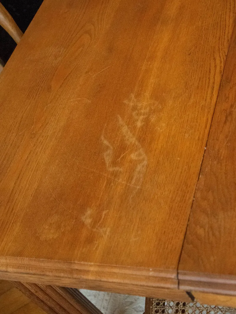 Romy, la table à manger sculptée en chêne N°646