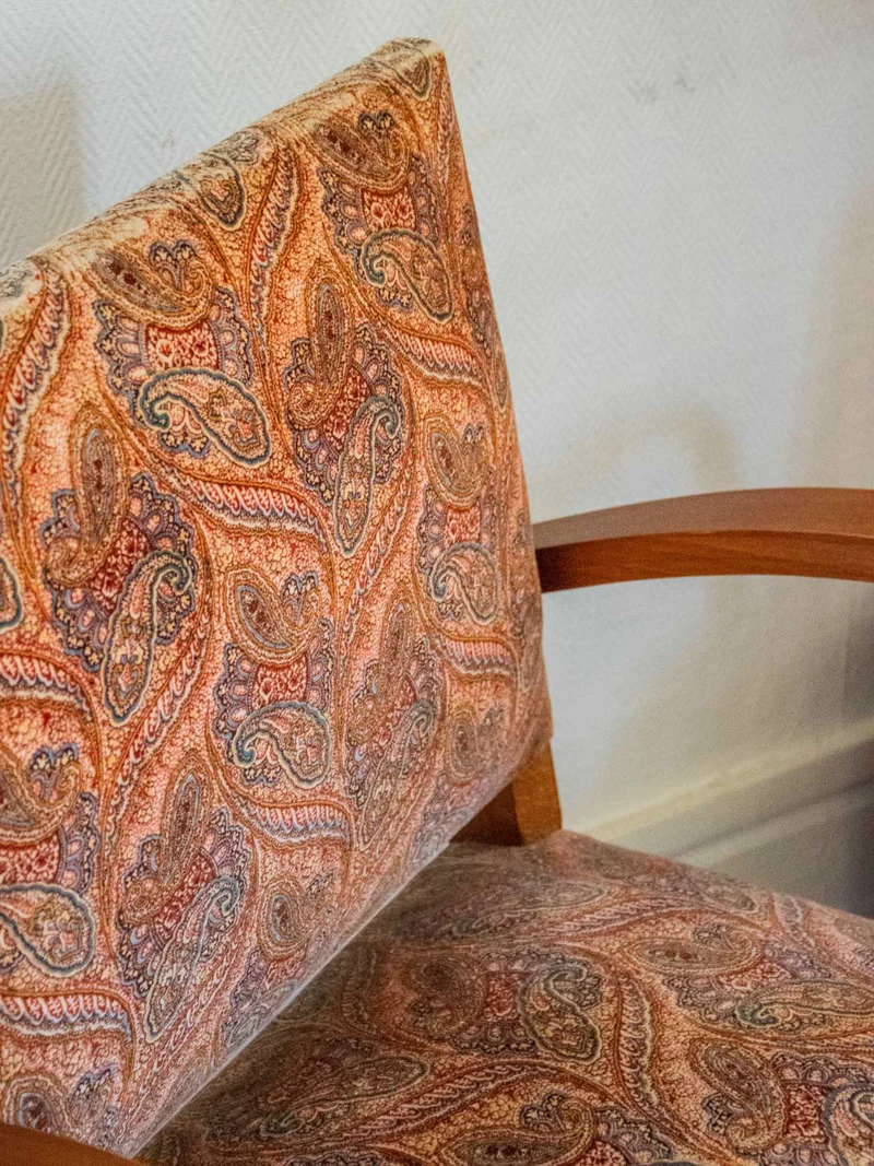 Claude, la chaise en bois et tissu N°1039