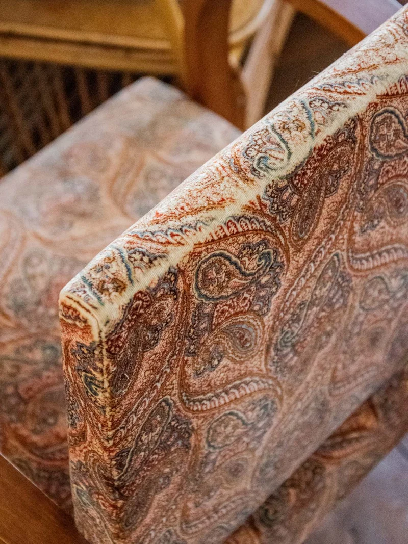 Claude, la chaise en bois et tissu N°1039