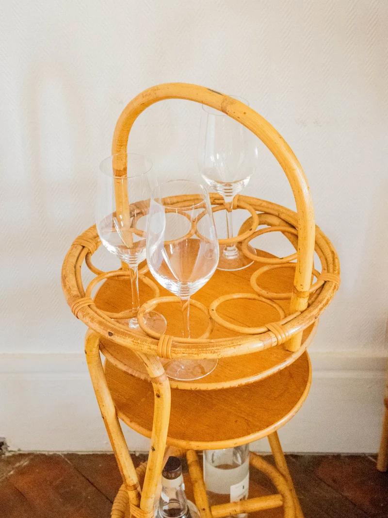 Hanna, la table d'appoint apéritive en rotin N°1243