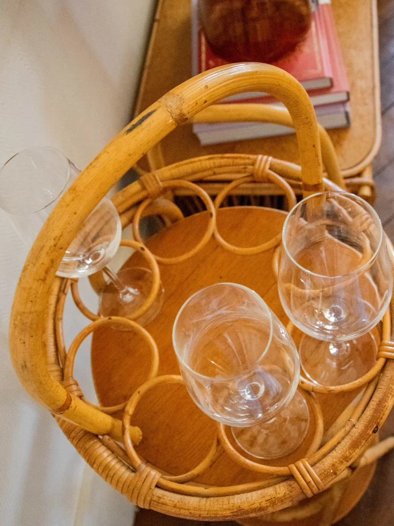 Hanna, la table d'appoint apéritive en rotin N°1243