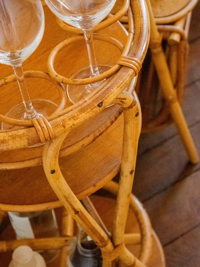 Hanna, la table d'appoint apéritive en rotin N°1243
