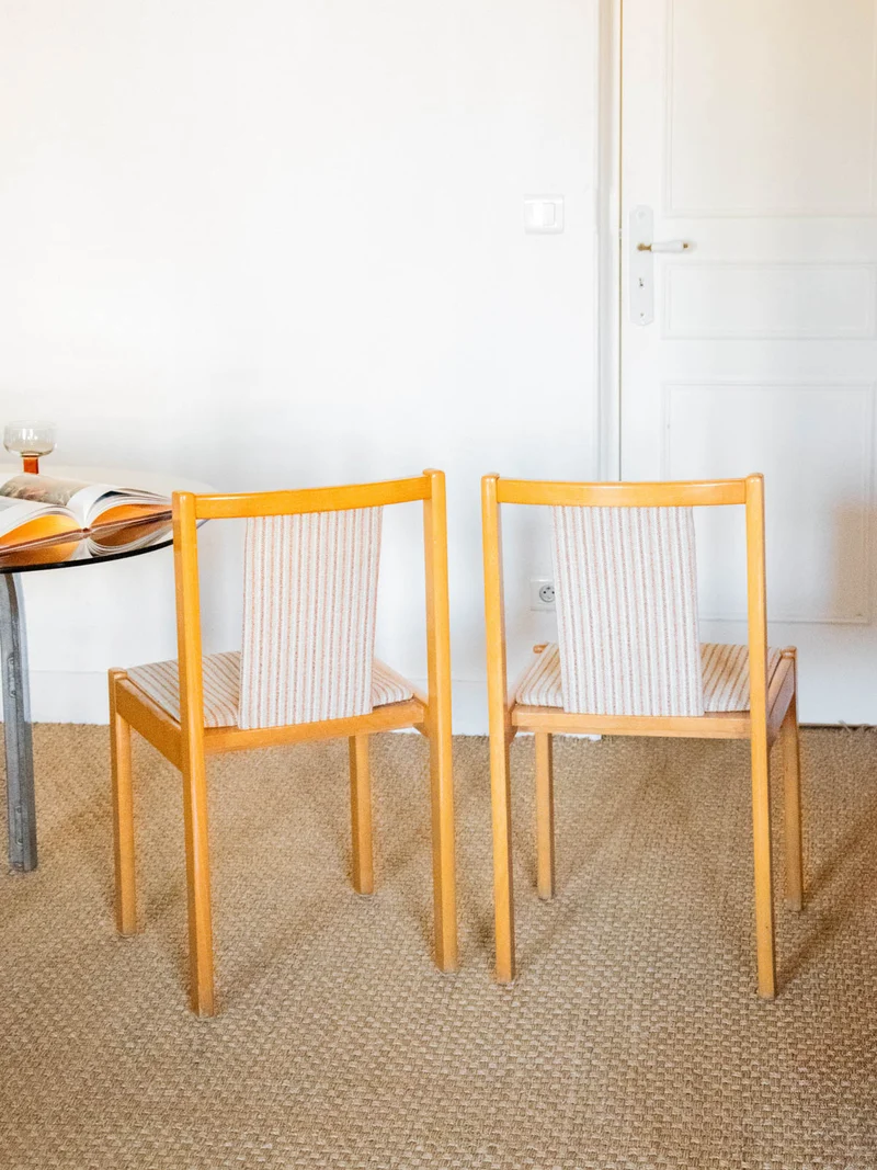 Alma, le lot de 2 chaises rayées en bois clair N°1341