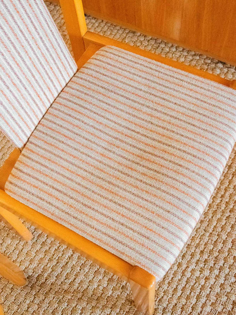 Alma, le lot de 2 chaises rayées en bois clair N°1341