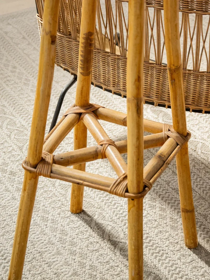 Gaston, le tabouret de bar en rotin N°109