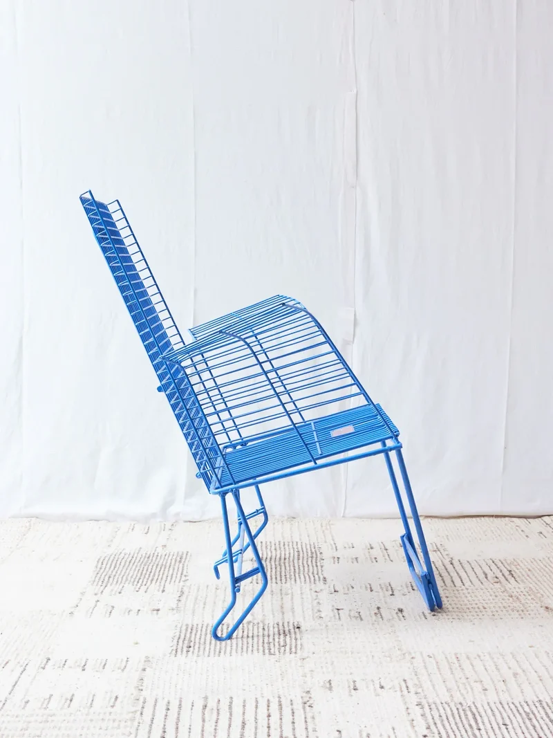 Jakob, le fauteuil industriel bleu en métal N°904