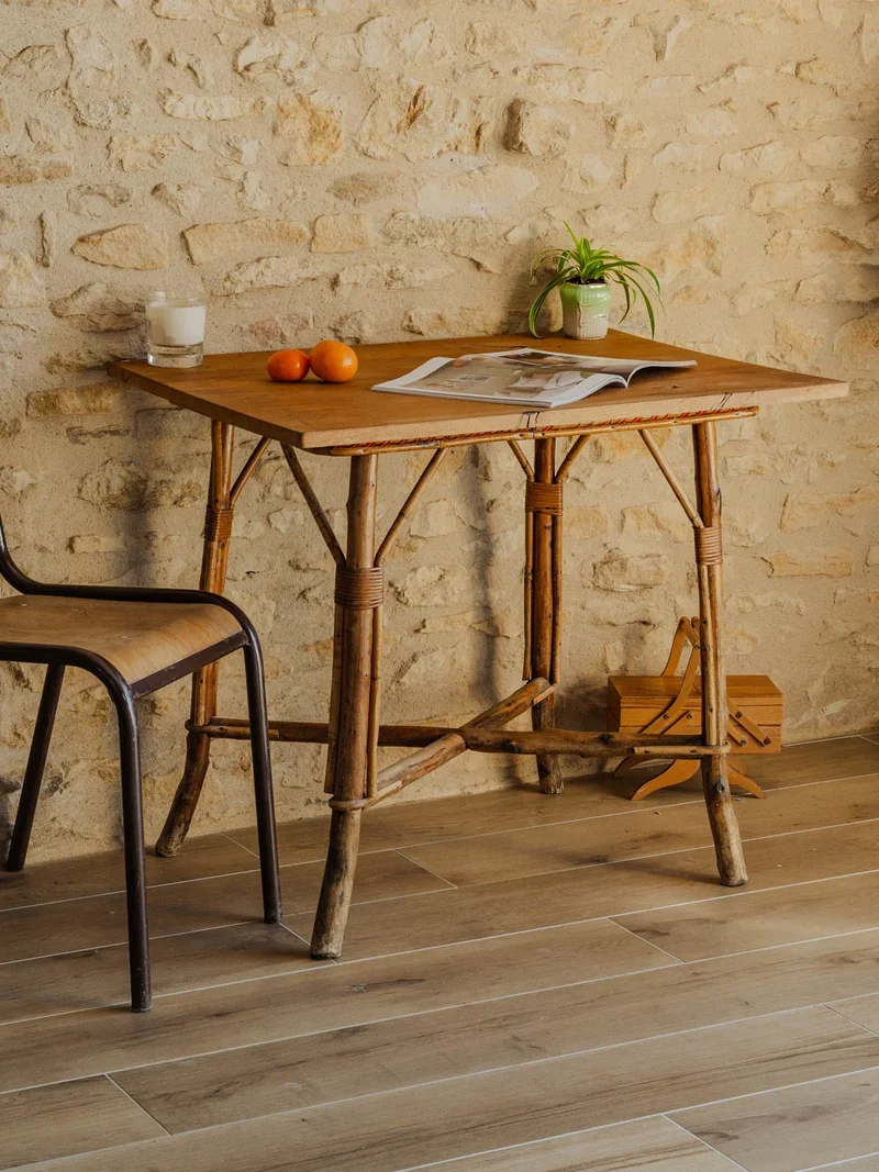Francine, la table d'appoint en rotin et chêne N°777