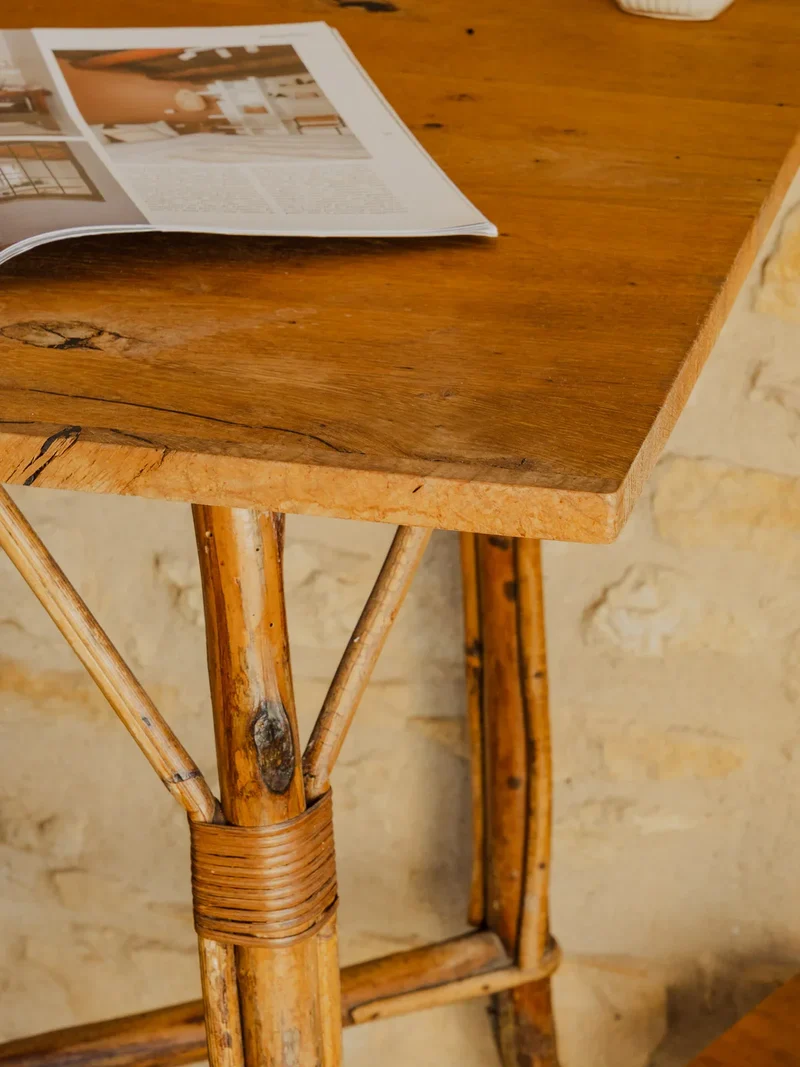 Francine, la table d'appoint en rotin et chêne N°777