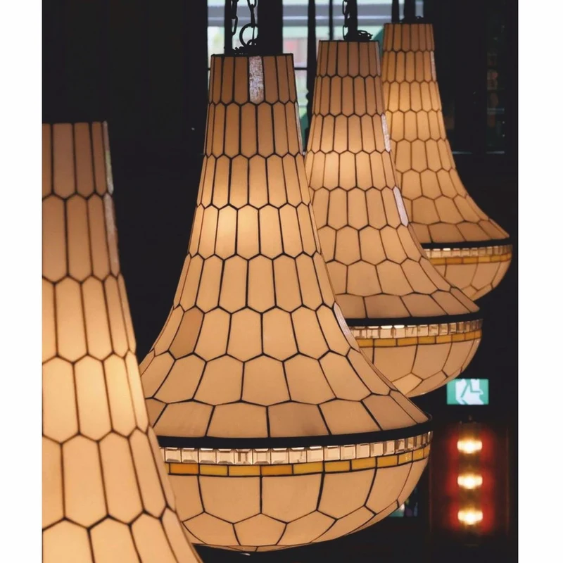 Casa Padrino Art Deco LED Tiffany Kronleuchter Weiß / Schwarz H. 120 cm - Tiffany Leuchten