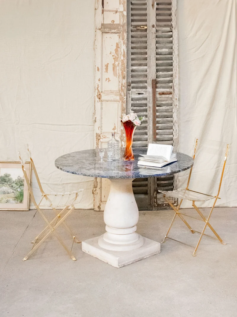 Romy, la table à manger en marbre bleu N°617