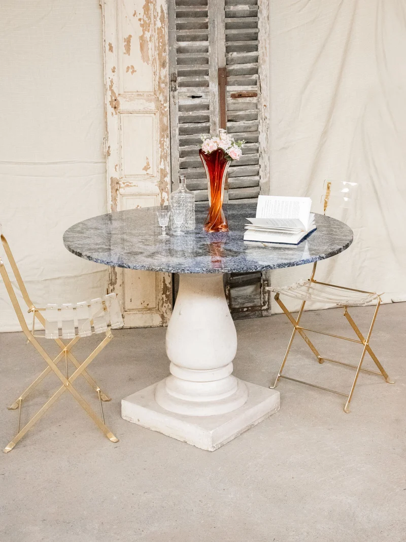 Romy, la table à manger en marbre bleu N°617