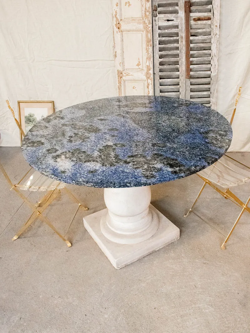 Romy, la table à manger en marbre bleu N°617