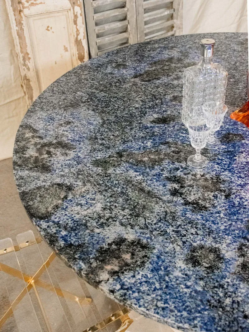 Romy, la table à manger en marbre bleu N°617