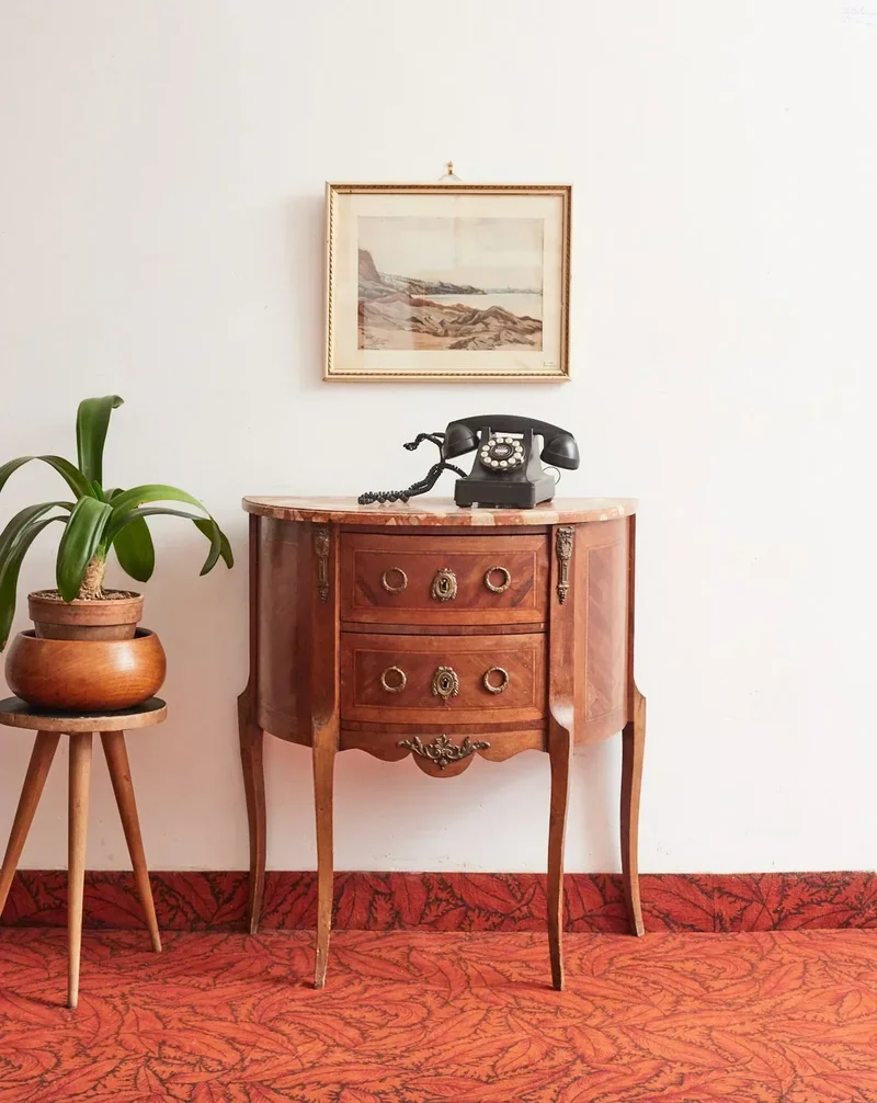 Garance, la commode demi-lune en marbre rose N°252