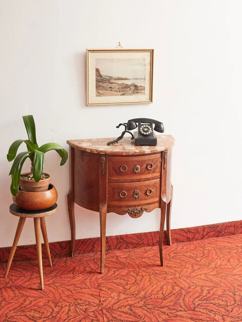 Garance, la commode demi-lune en marbre rose N°252