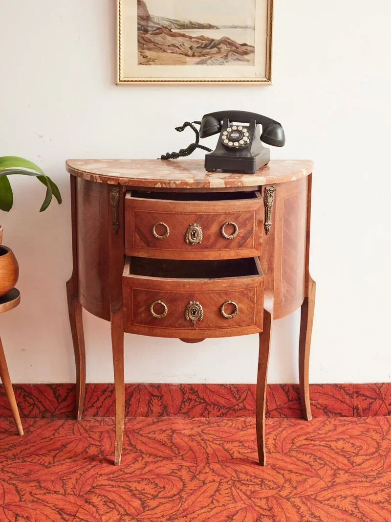 Garance, la commode demi-lune en marbre rose N°252