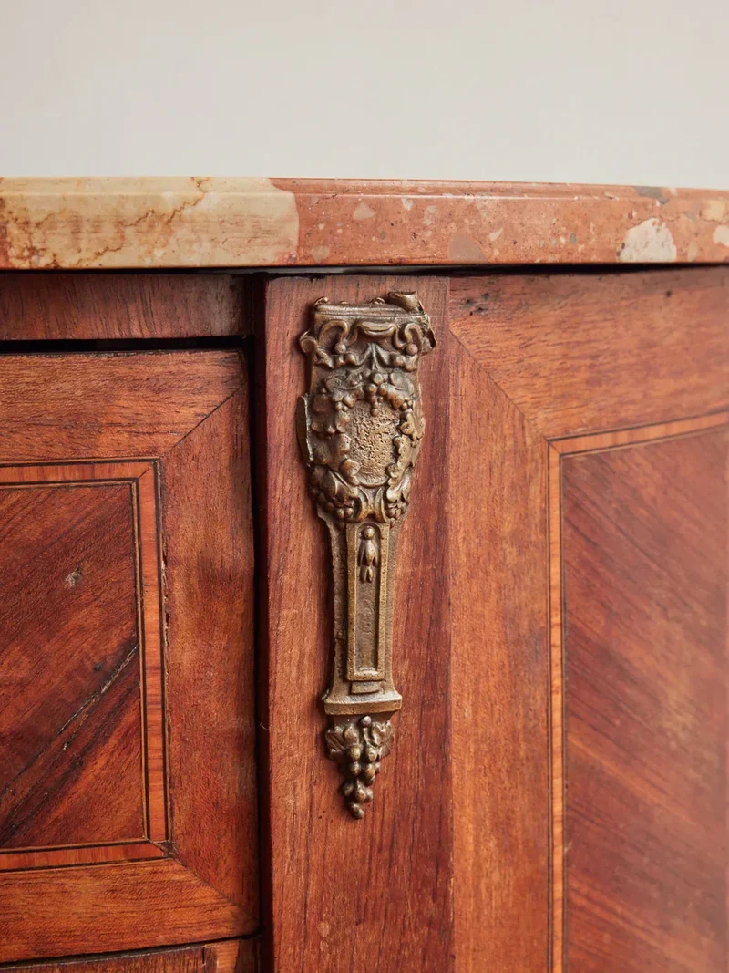 Garance, la commode demi-lune en marbre rose N°252
