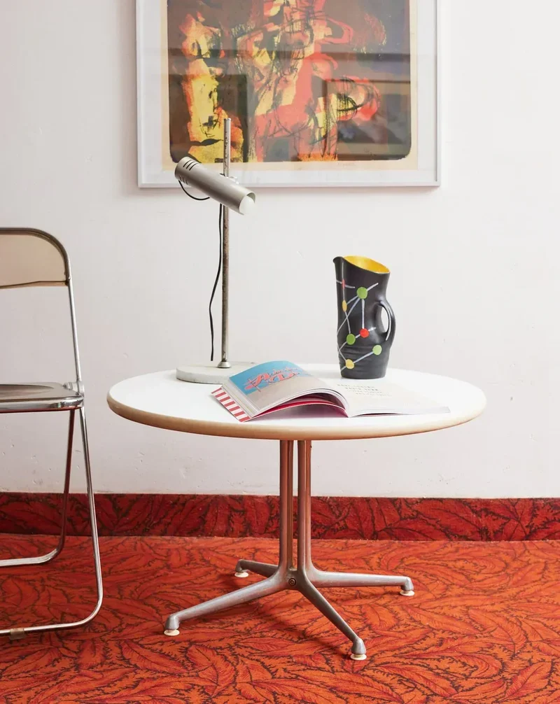 Donna, la table basse Eames N°833