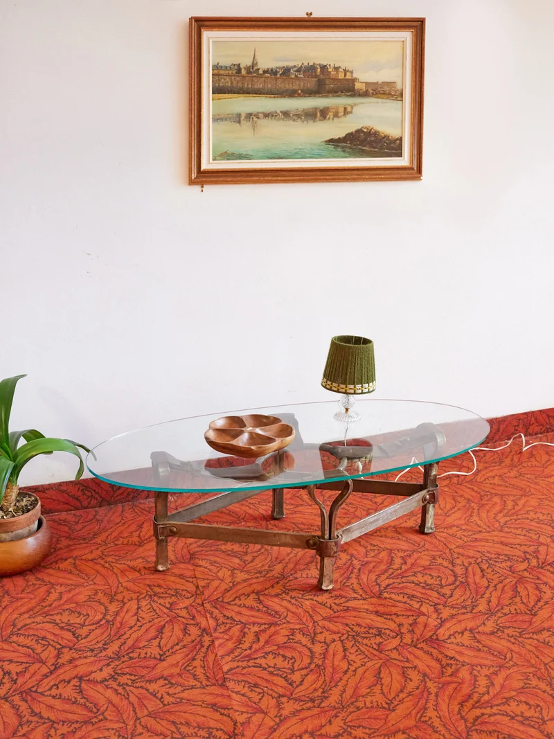 Léonie, la table basse brutaliste en cuir N°483